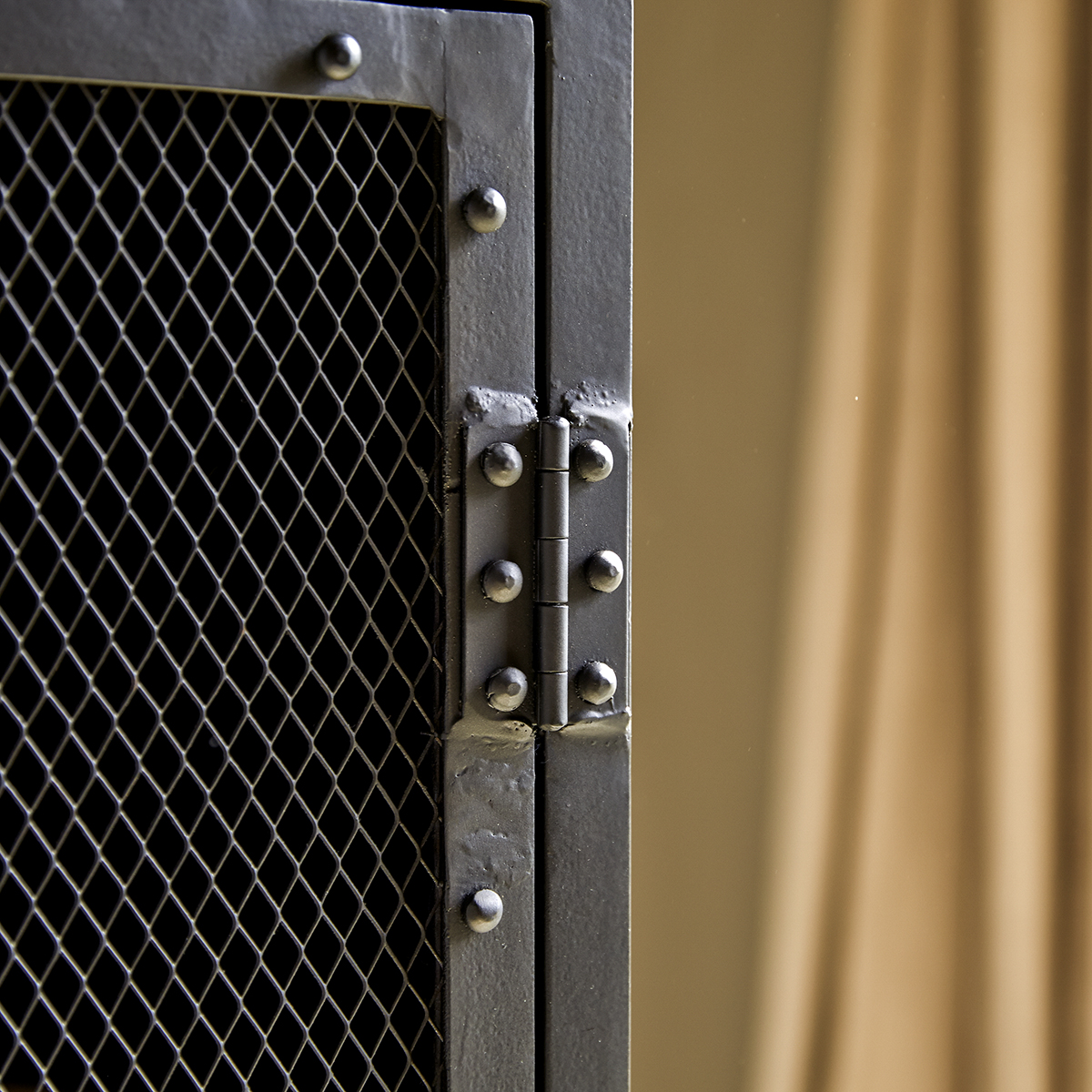 Alma metal mesh column 175 Alma metal mesh column 175