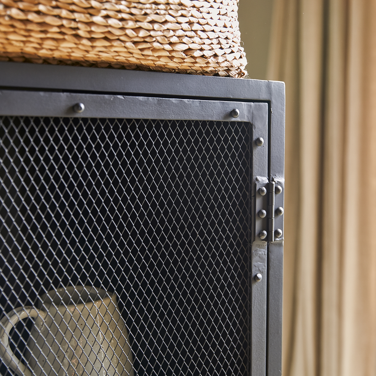 Alma metal mesh Kitchen dresser Alma metal mesh Kitchen dresser