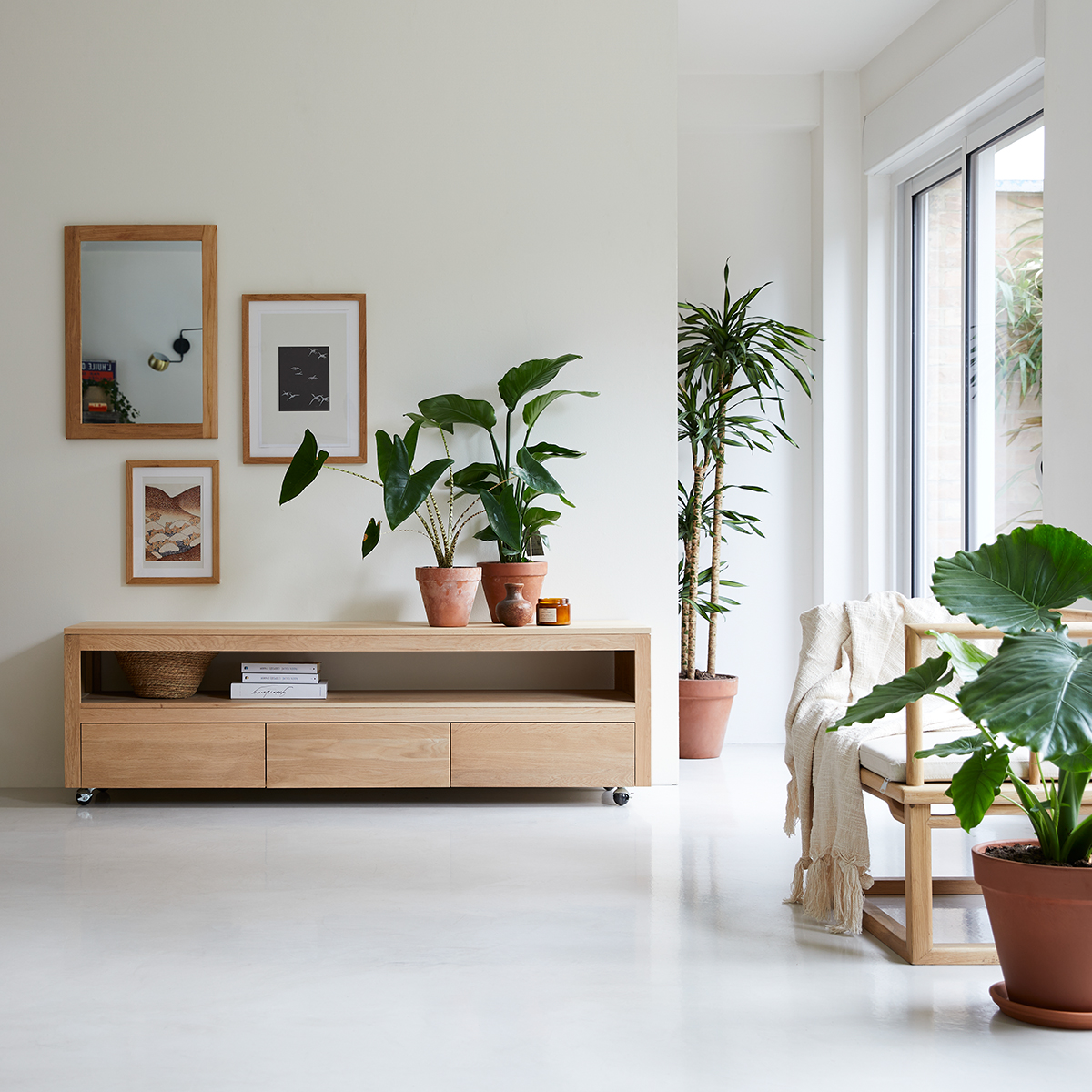 Anoa solid oak TV Stand 180 cm Anoa solid oak TV Stand 180 cm