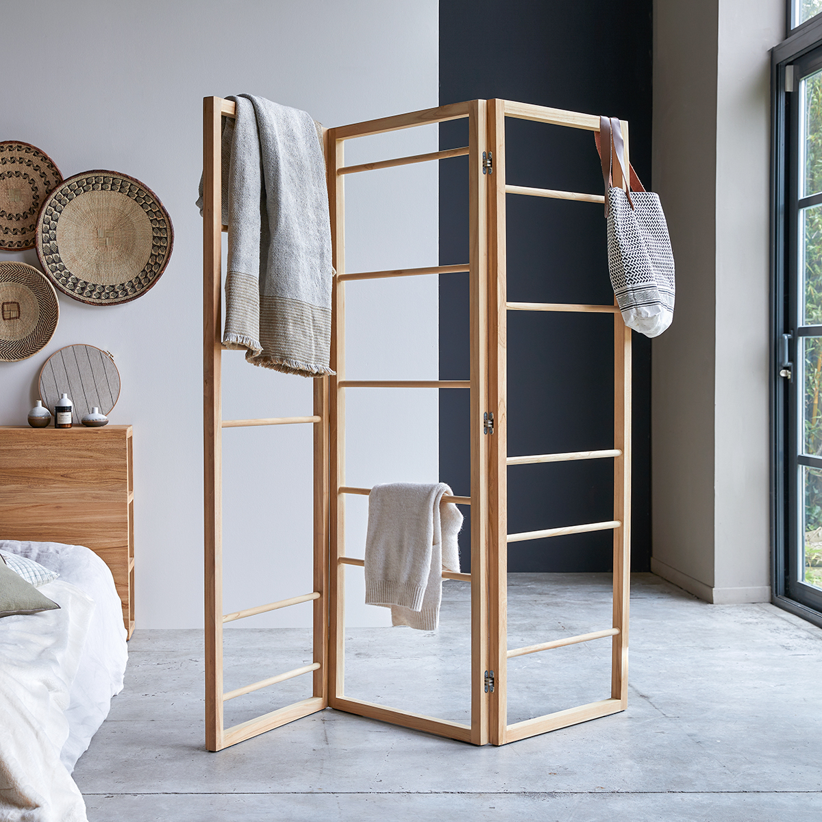 Anton solid teak Screen Anton solid teak Screen