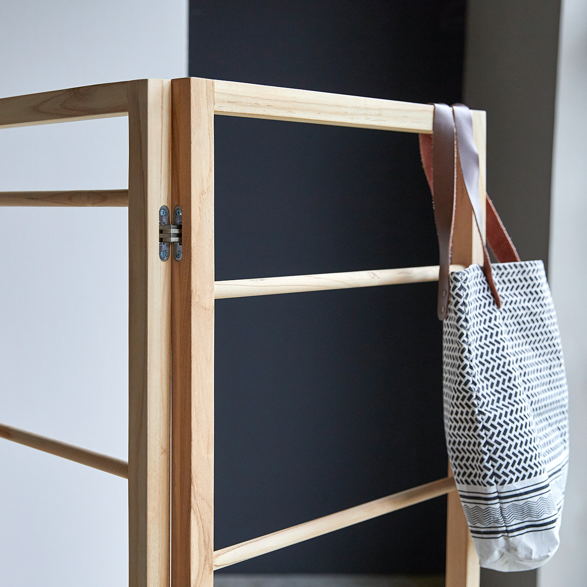 Anton solid teak Screen Anton solid teak Screen