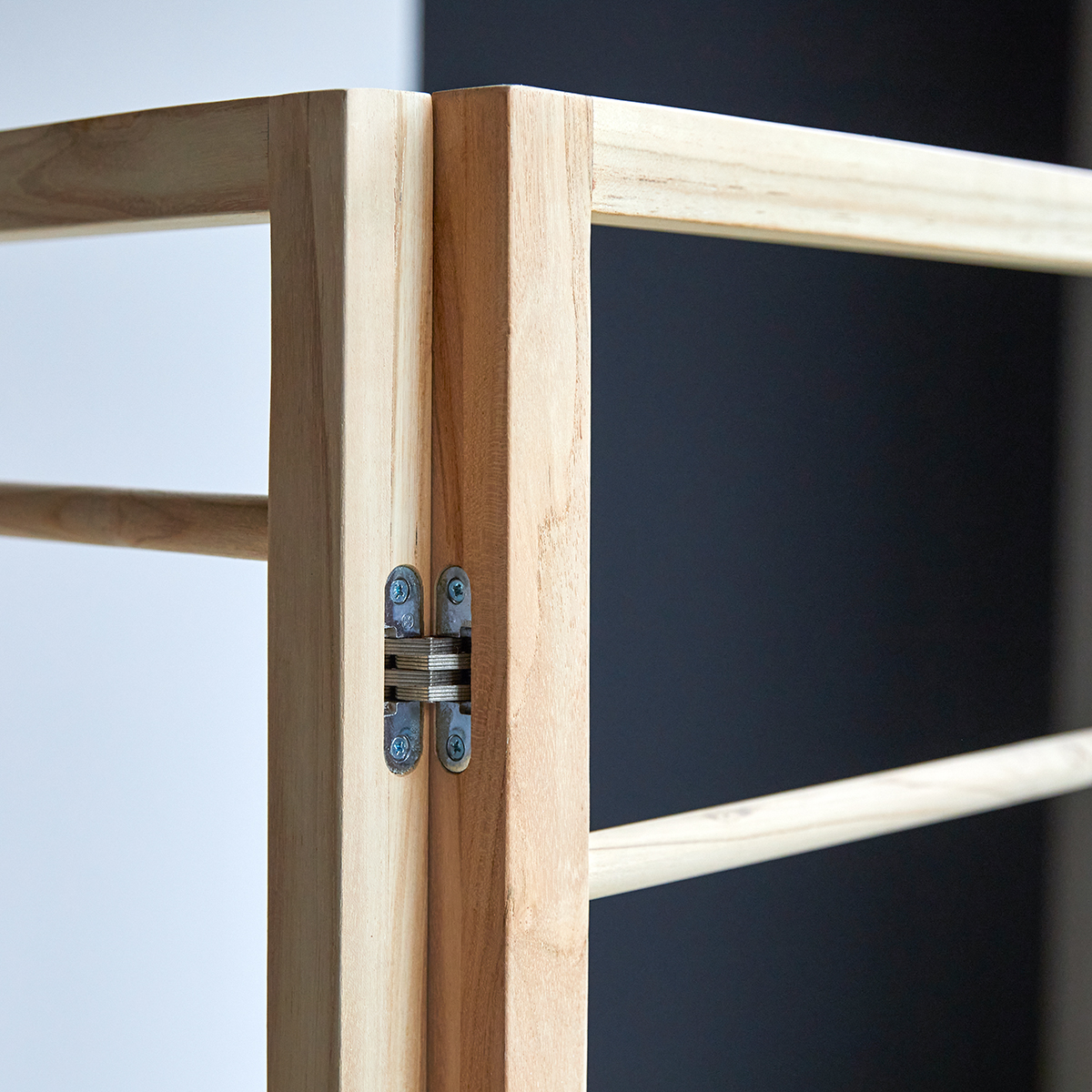 Anton solid teak Screen Anton solid teak Screen
