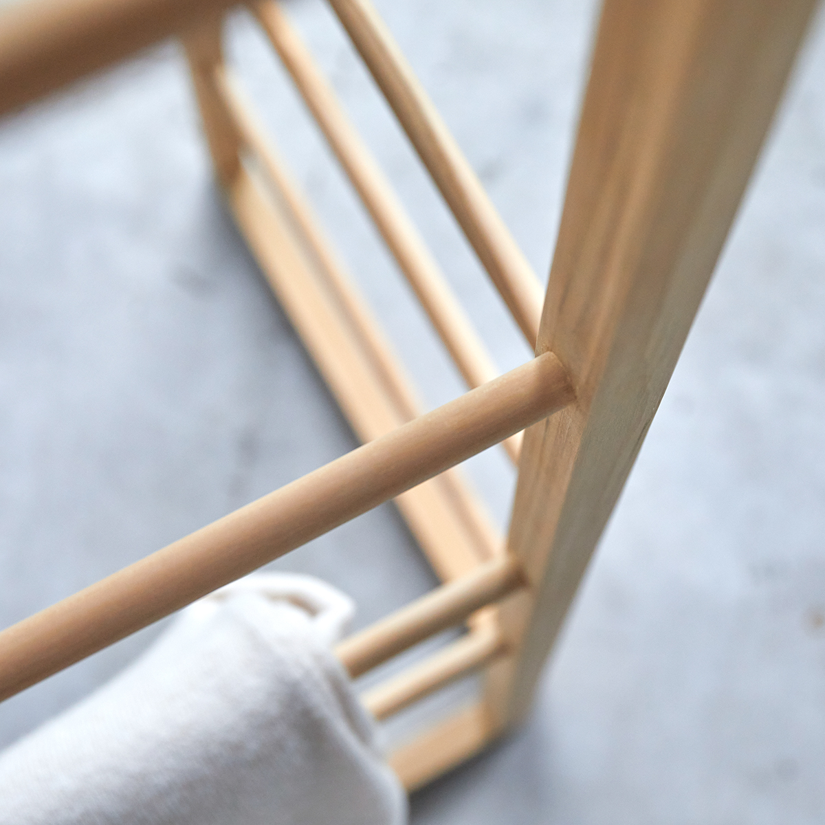 Anton solid teak Screen Anton solid teak Screen