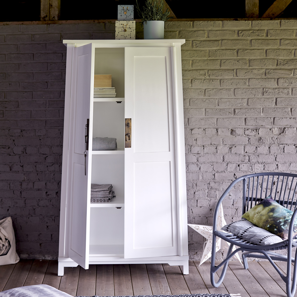 Armoire en acajou blanc 180 Yuki Armoire en acajou blanc 180 Yuki
