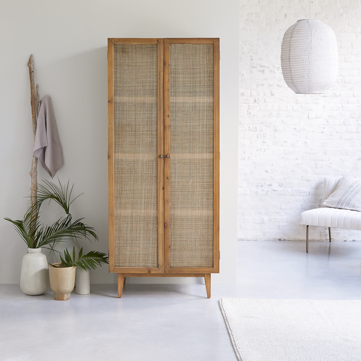 Armoire en pin et cannage Ninon Armoire en pin et cannage Ninon