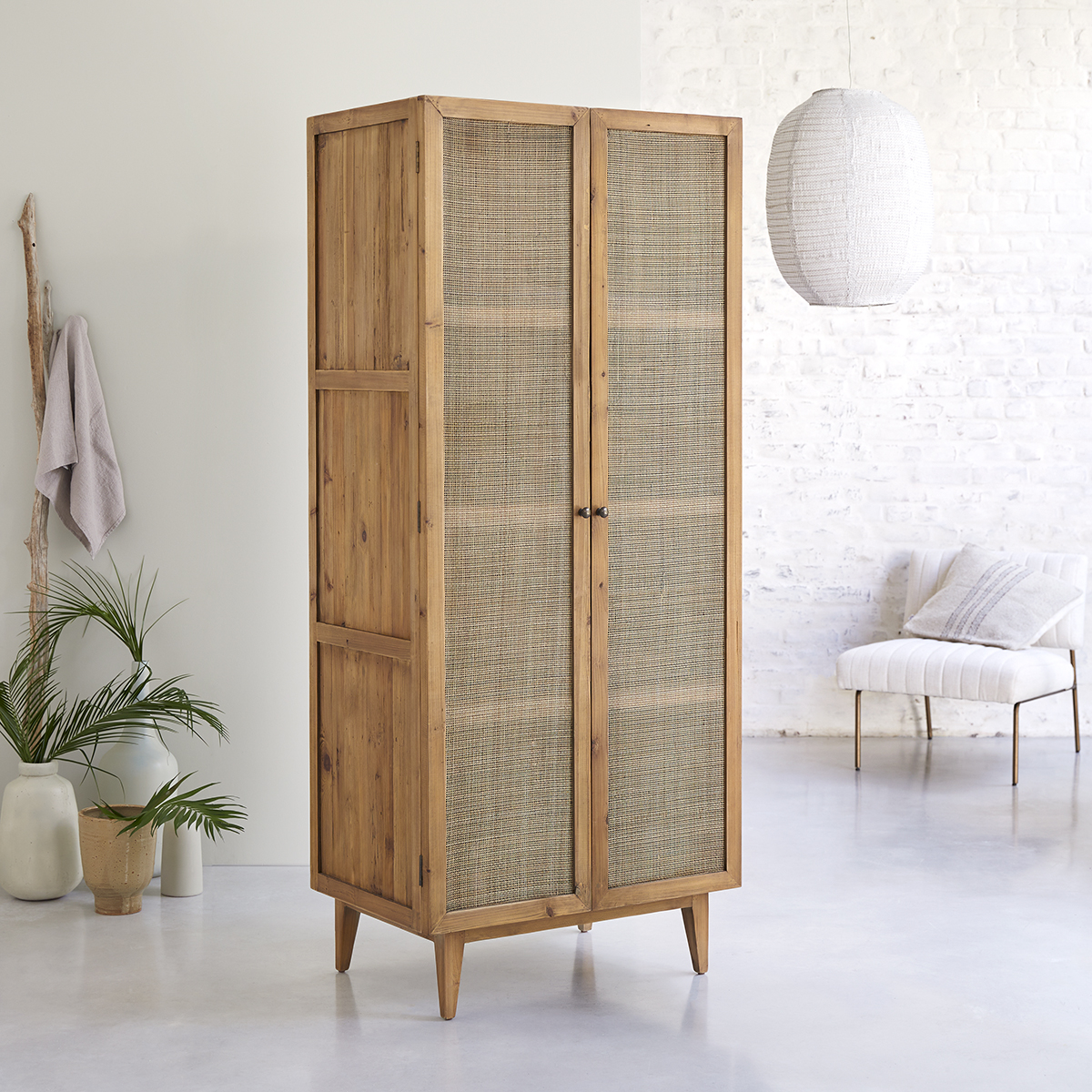 Armoire en pin et cannage Ninon Armoire en pin et cannage Ninon