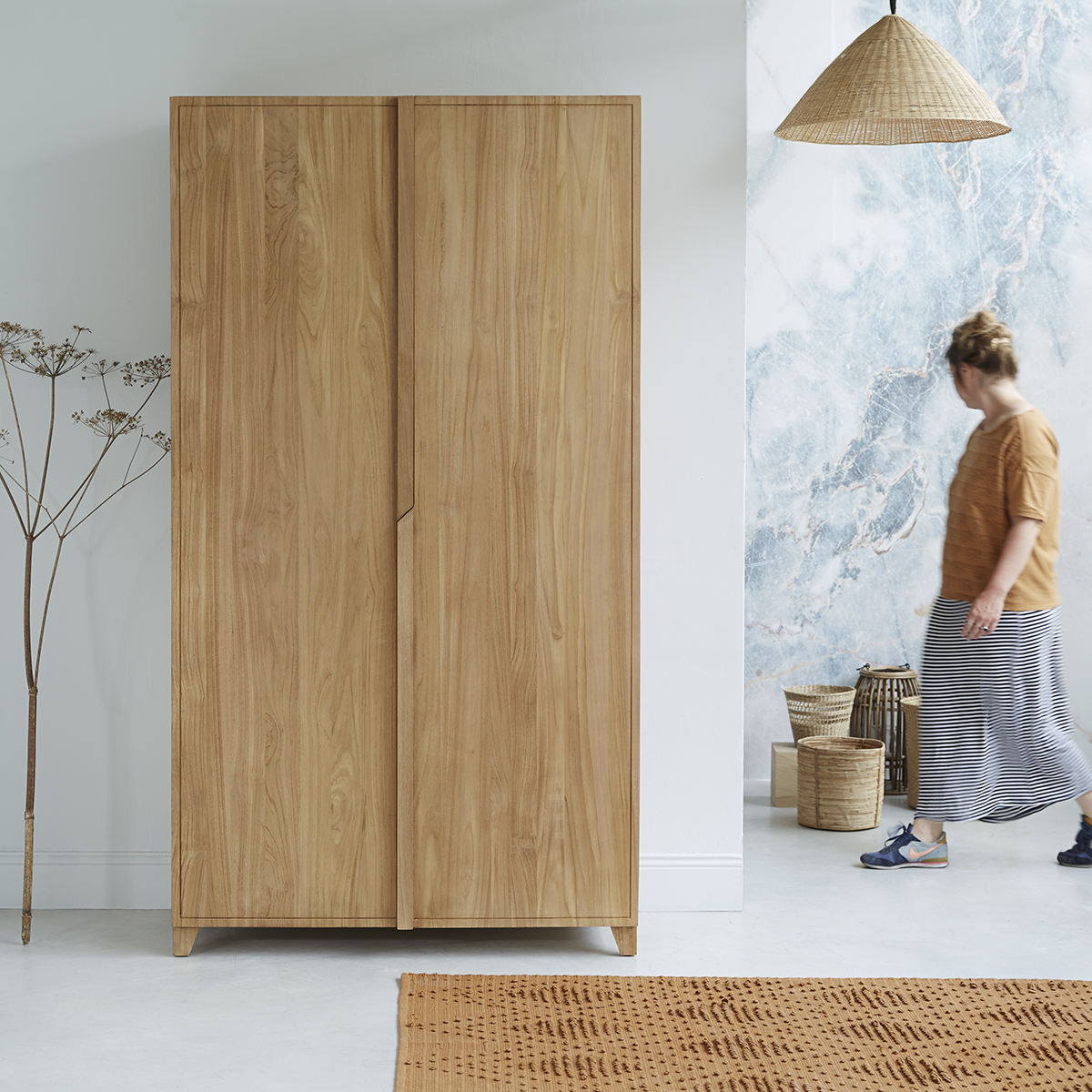 Armoire en teck massif 210 Greta Armoire en teck massif 210 Greta