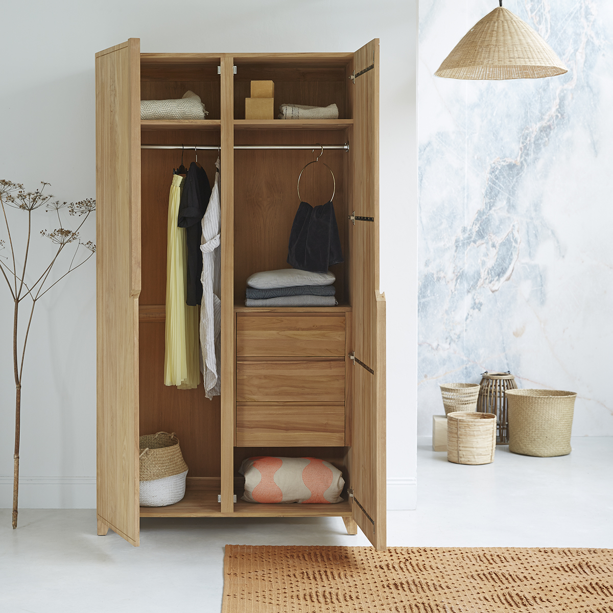 Armoire en teck massif 210 Greta Armoire en teck massif 210 Greta