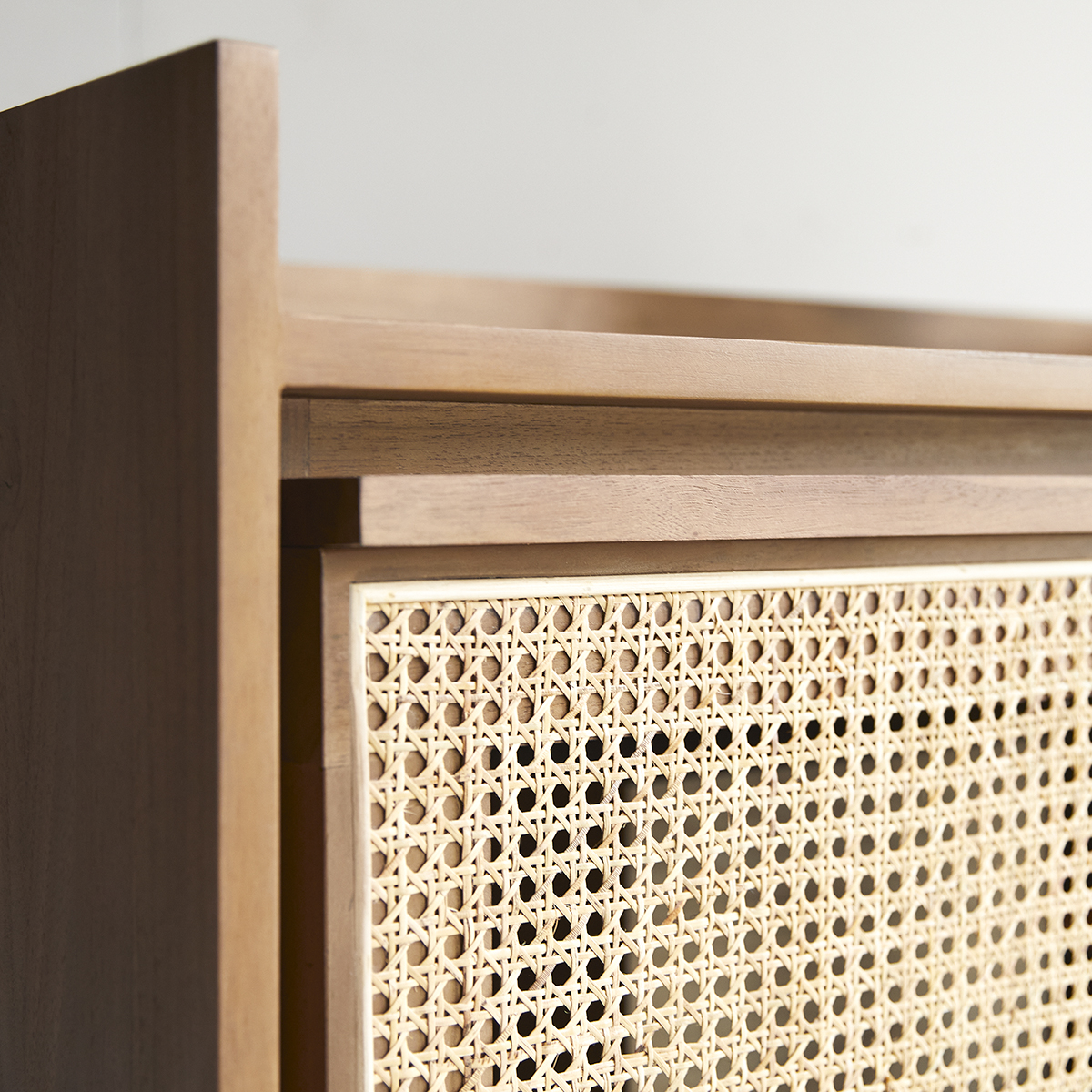 Armoire en teck massif et cannage Roots Armoire en teck massif et cannage Roots