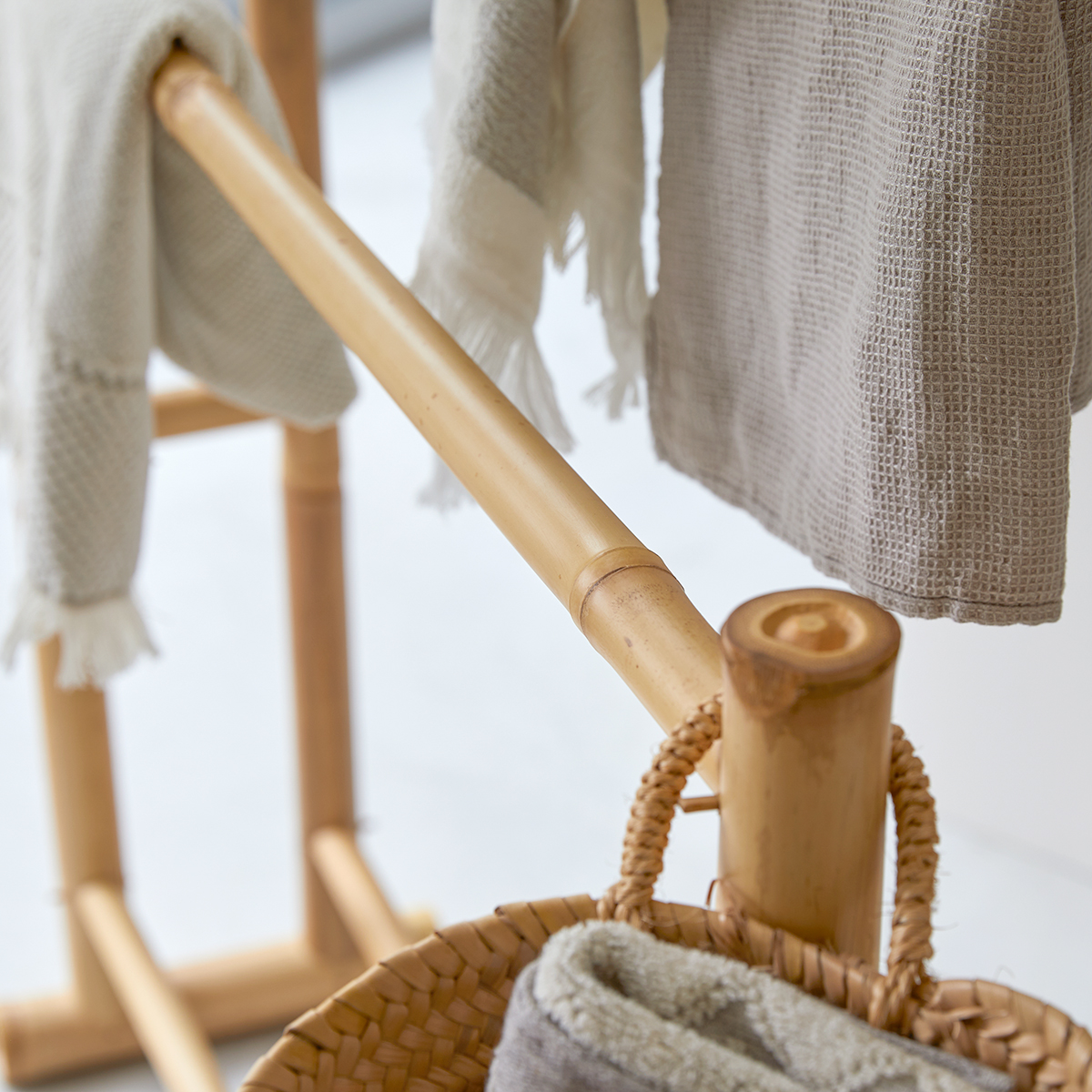 Balyss Bamboo Linen Rack Balyss Bamboo Linen Rack