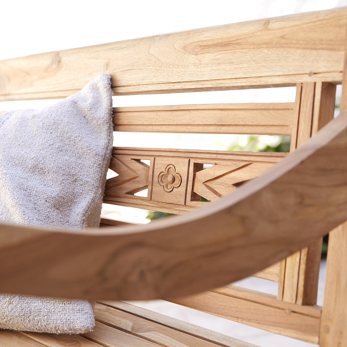Banc de jardin en teck massif recyclé Marceau Banc de jardin en teck massif recyclé Marceau