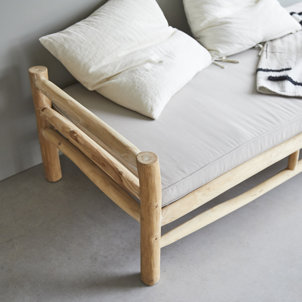 Banqueta de madera de teca maciza Kalif Banqueta de madera de teca maciza Kalif
