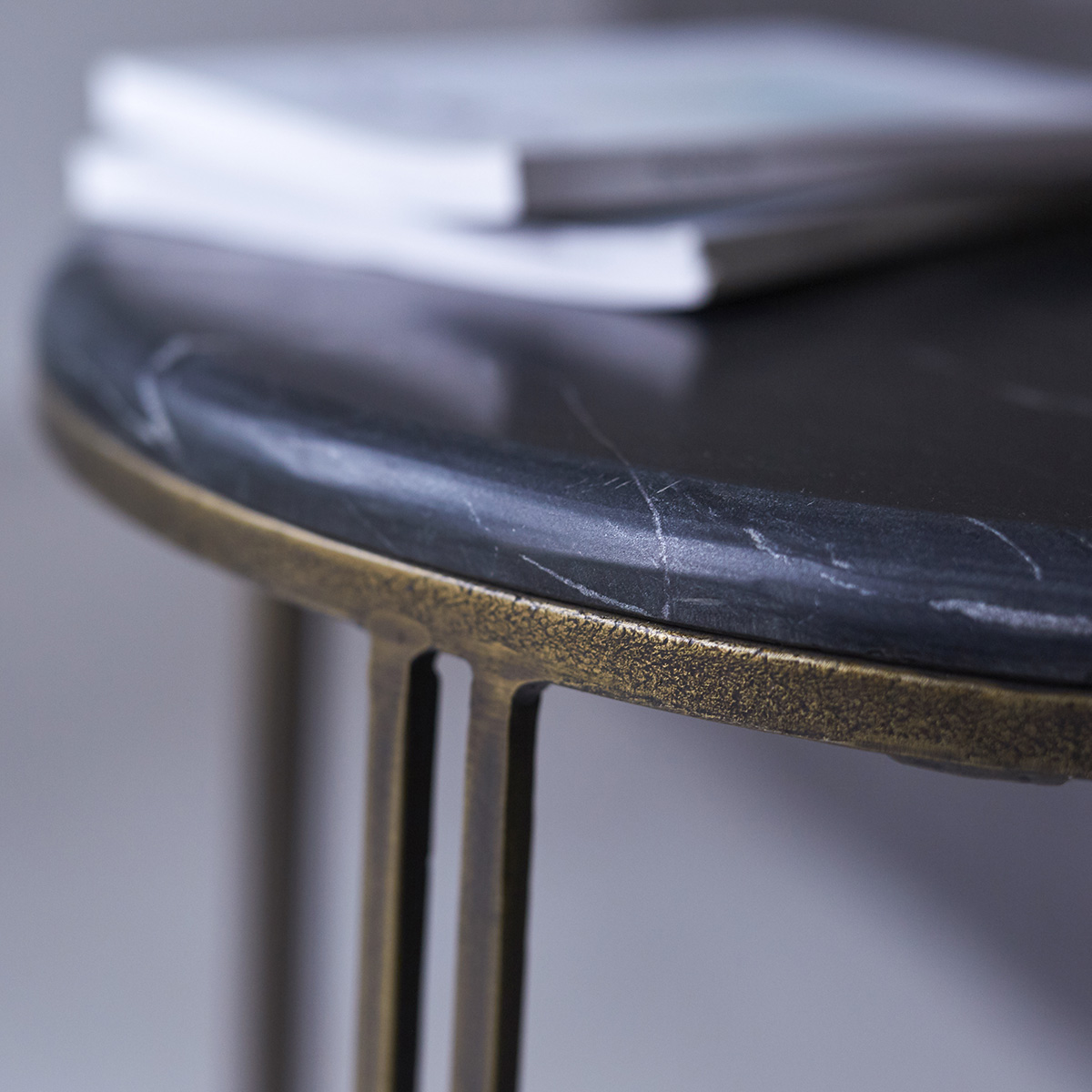 Beistelltisch aus Metall und Marmor 40 Simeon Beistelltisch aus Metall und Marmor 40 Simeon