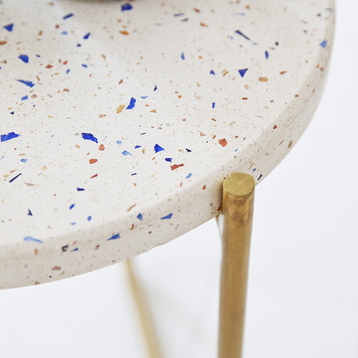Beistelltisch Konfetti aus Metall und Terrazzo 40 Anatole Beistelltisch Konfetti aus Metall und Terrazzo 40 Anatole