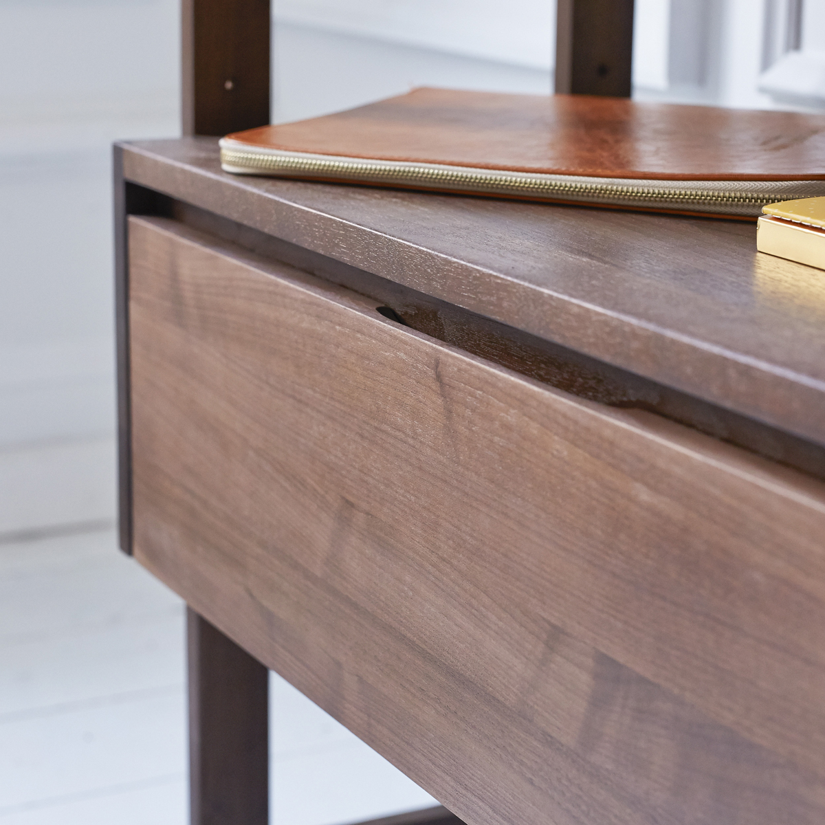 Bibliotheque En Noyer 180 Cm Meuble Rangement De Bureau Tikamoon