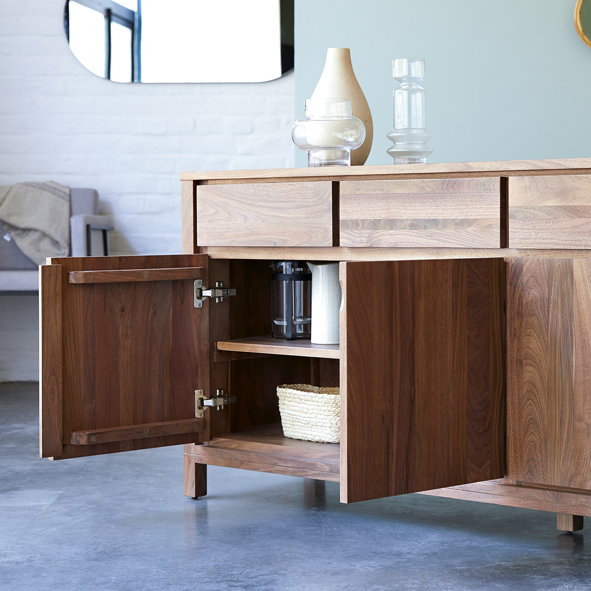 Buffet in noce massello 180 Solid Buffet in noce massello 180 Solid