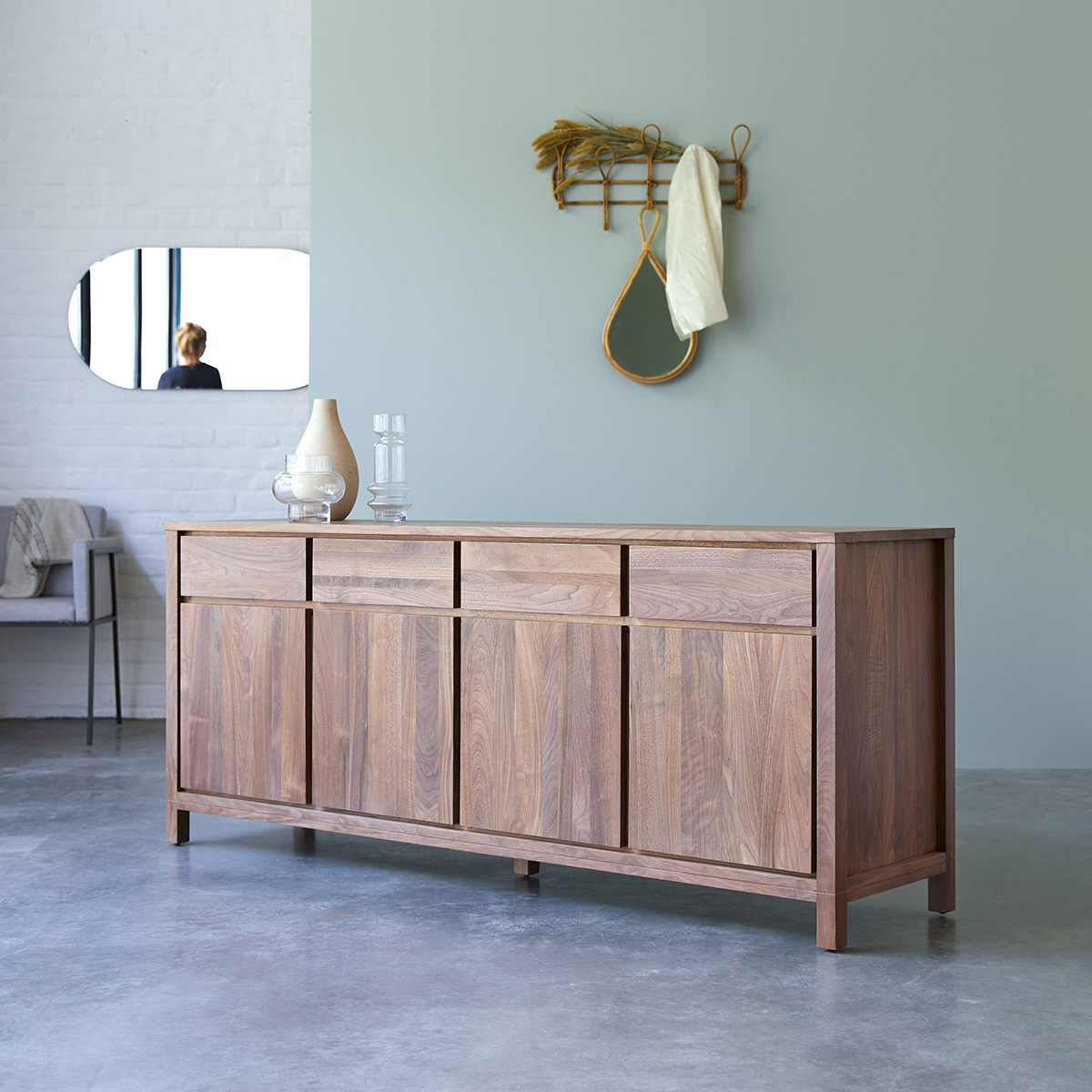 Buffet in noce massello 180 Solid Buffet in noce massello 180 Solid