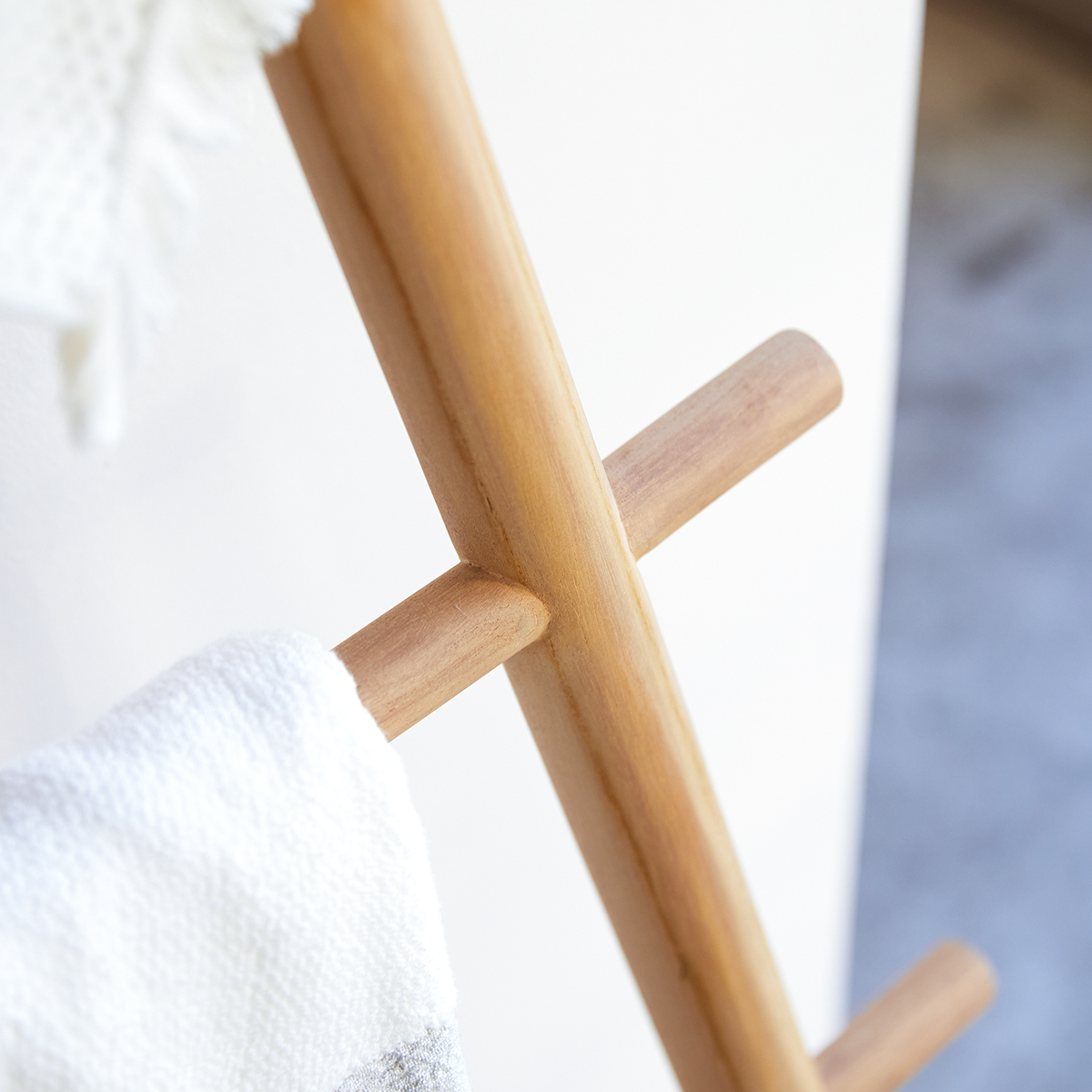 Carla solid teak ladder 170 Carla solid teak ladder 170