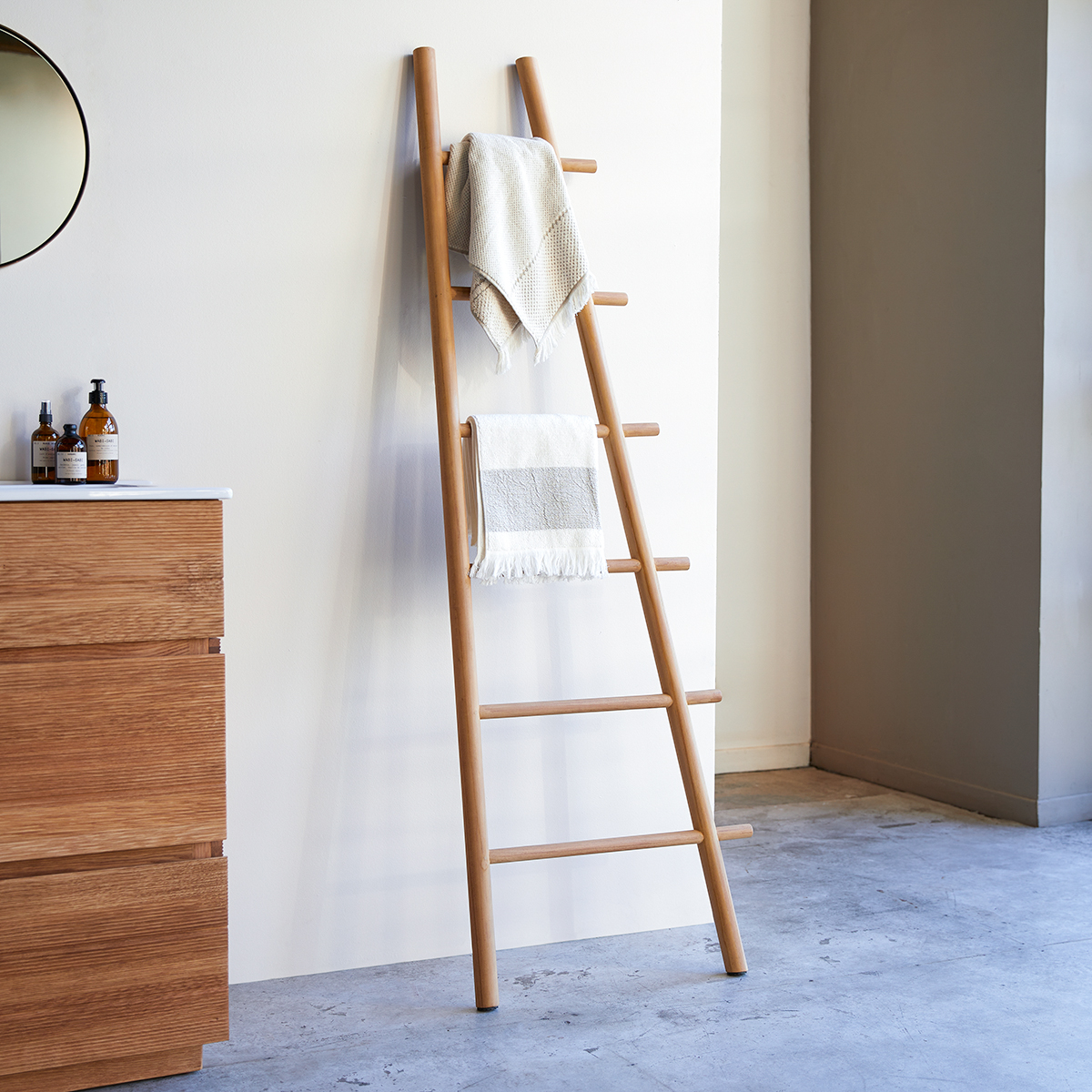 Carla solid teak ladder 170 Carla solid teak ladder 170