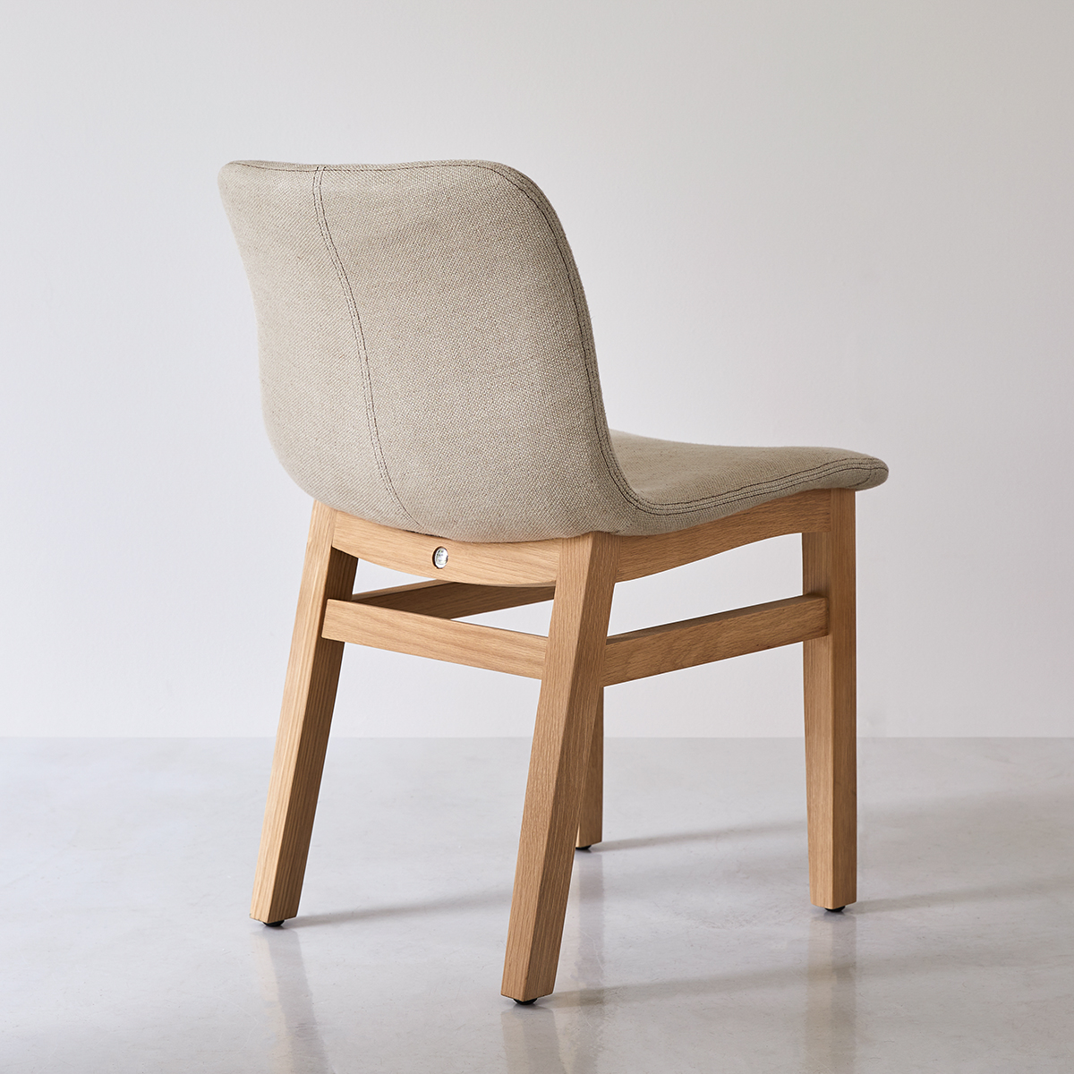 Chaise Cocoon linen en chêne Chaise Cocoon linen en chêne