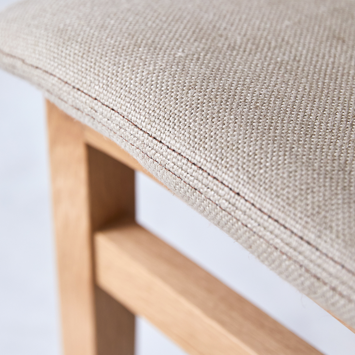 Chaise Cocoon linen en chêne Chaise Cocoon linen en chêne