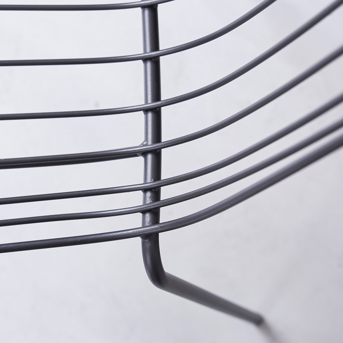 Chaise en métal Arty dark grey Chaise en métal Arty dark grey