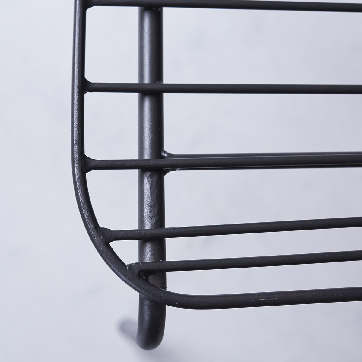 Chaise en métal Arty dark grey Chaise en métal Arty dark grey