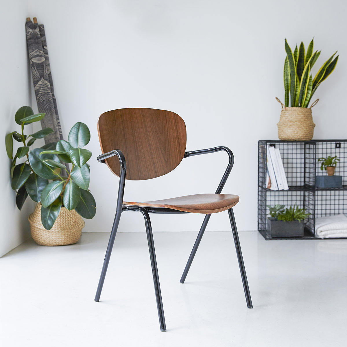 Chaise en métal et noyer Ada Chaise en métal et noyer Ada