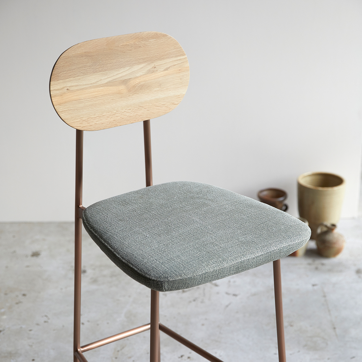 Chaise haute Yutapi linen green en chêne massif Chaise haute Yutapi linen green en chêne massif