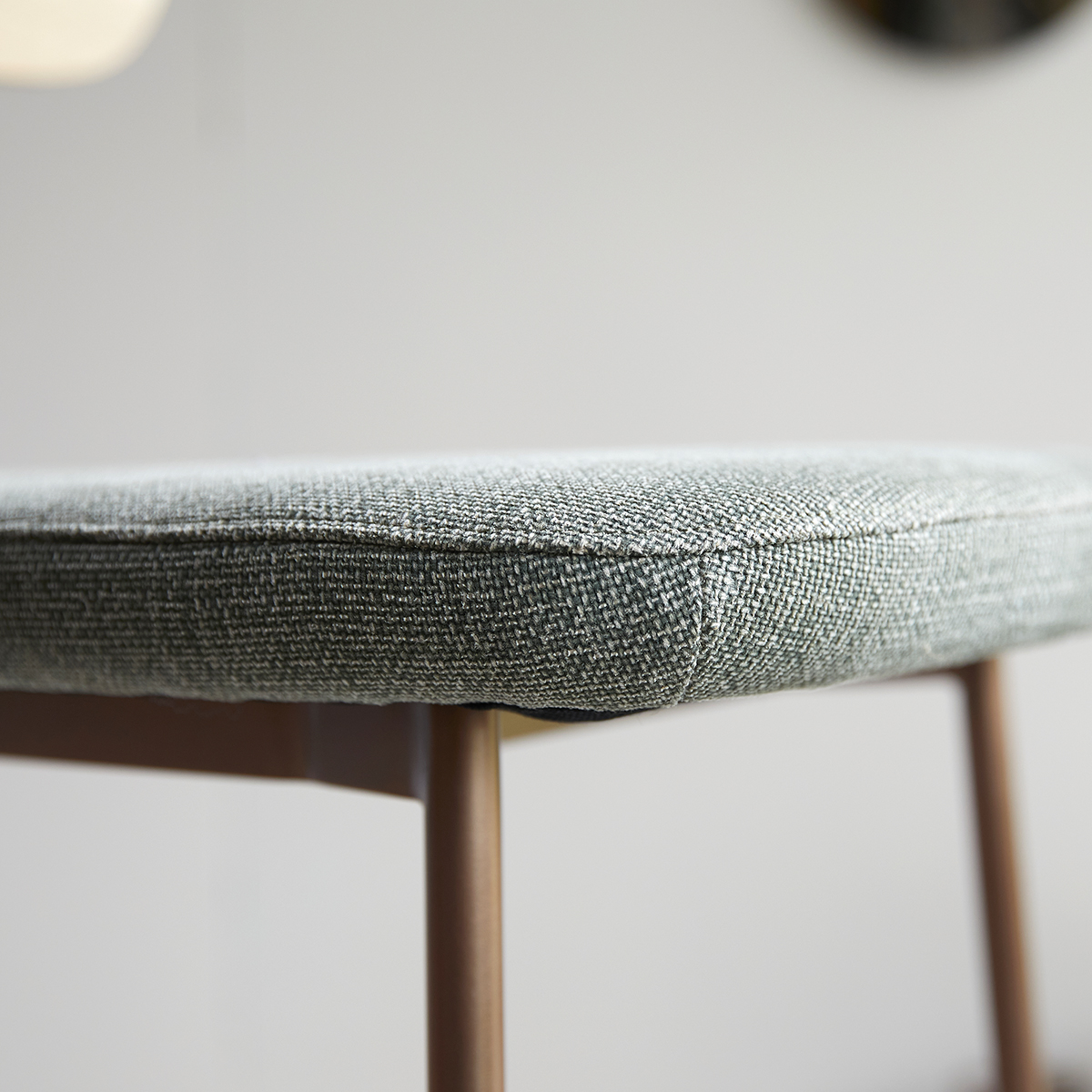 Chaise haute Yutapi linen green en chêne massif Chaise haute Yutapi linen green en chêne massif