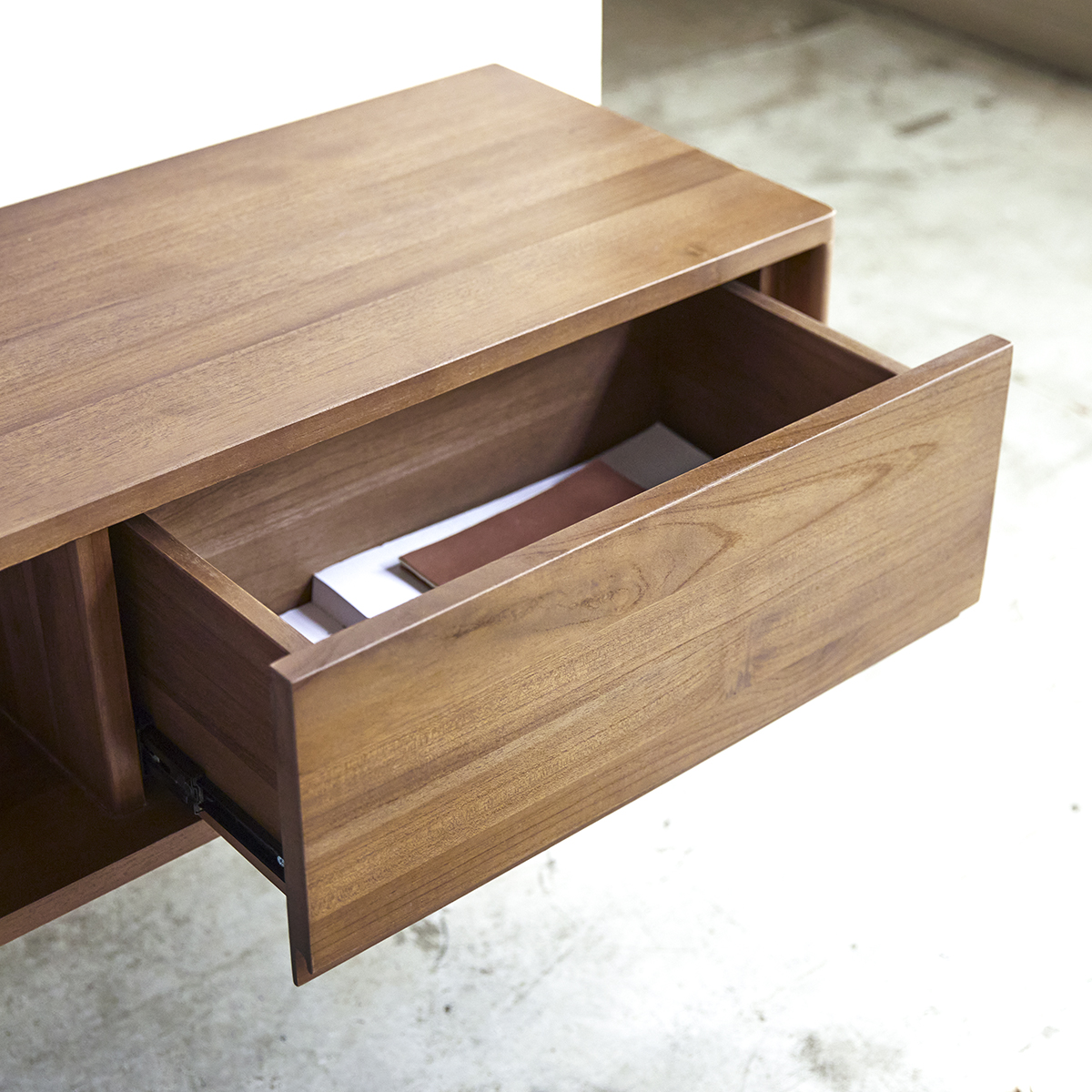 Circa 1-Drawer solid teak TV Stand 110 cm Circa 1-Drawer solid teak TV Stand 110 cm