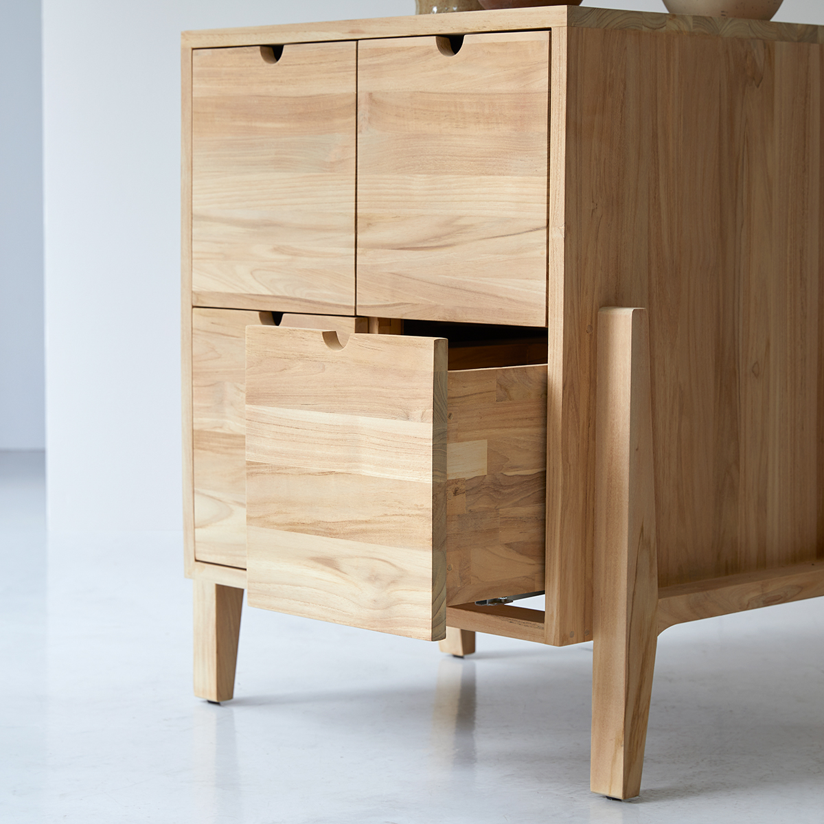 Commode de rangement en teck massif Lubin Commode de rangement en teck massif Lubin