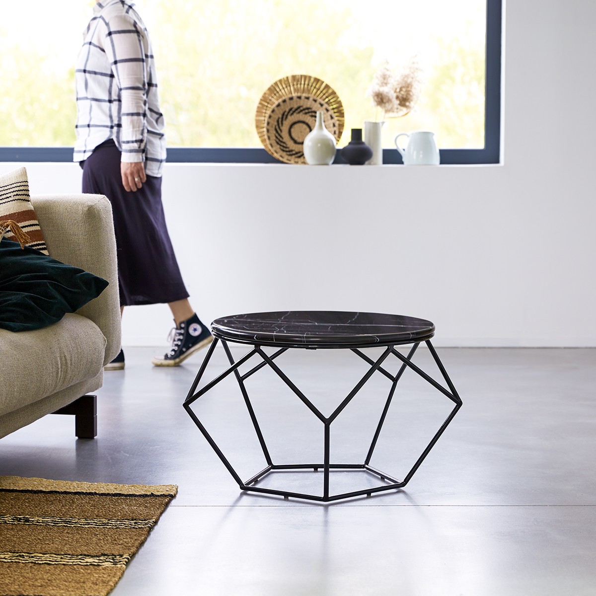 Couchtisch aus Marmor und Metall Couchtisch aus Marmor und Metall