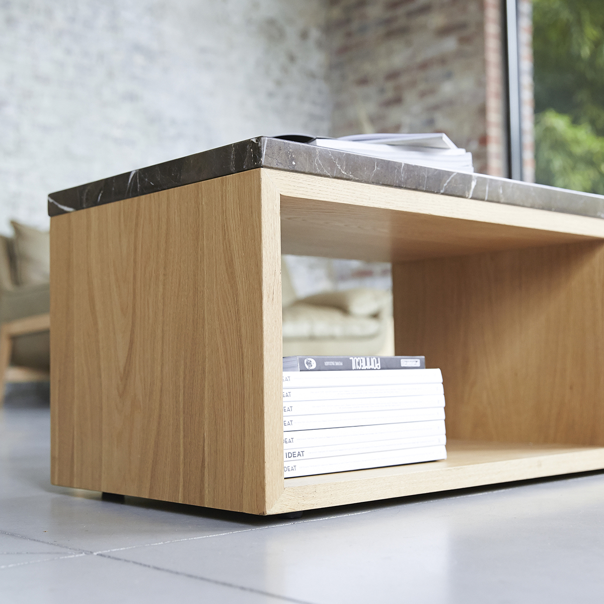 Couchtisch Eyota aus massivem Eichenholz und Marmor 131x42 Couchtisch Eyota aus massivem Eichenholz und Marmor 131x42