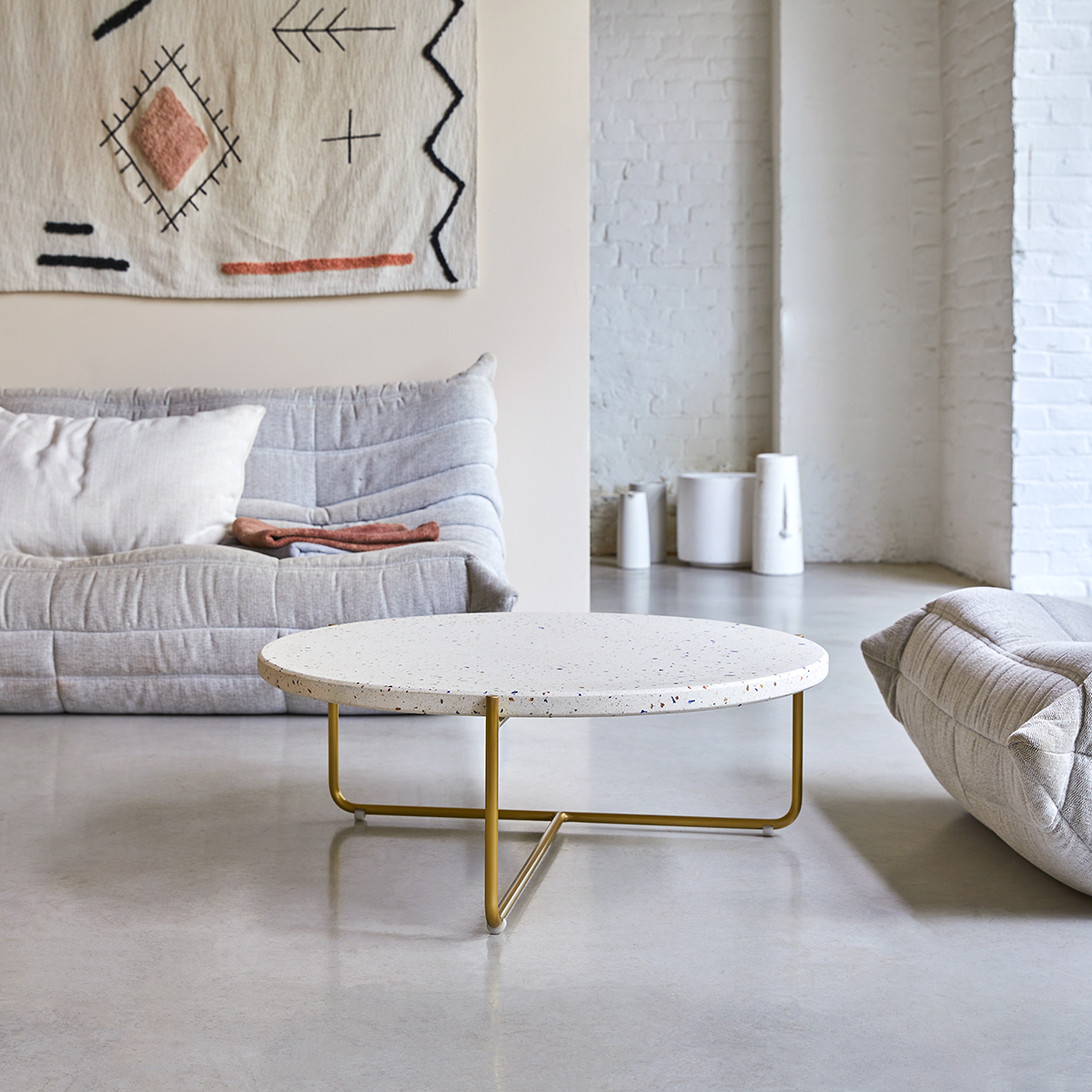 Couchtisch Konfetti aus Metall und Terrazzo 80 Anatole Couchtisch Konfetti aus Metall und Terrazzo 80 Anatole