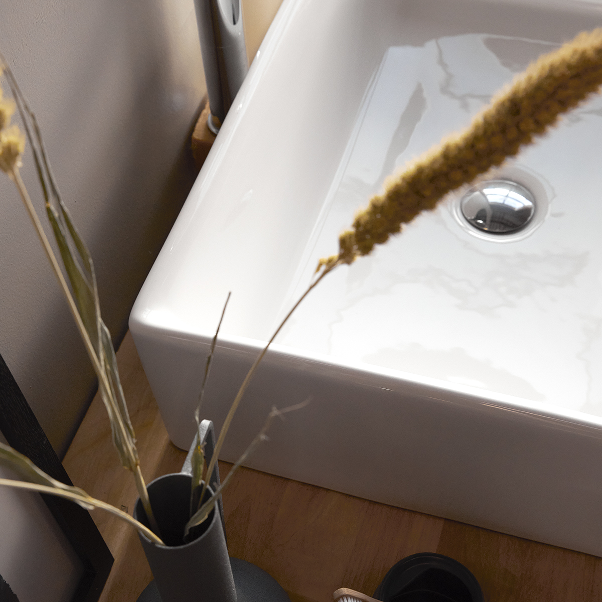 Ema ceramic Washbasin Ema ceramic Washbasin