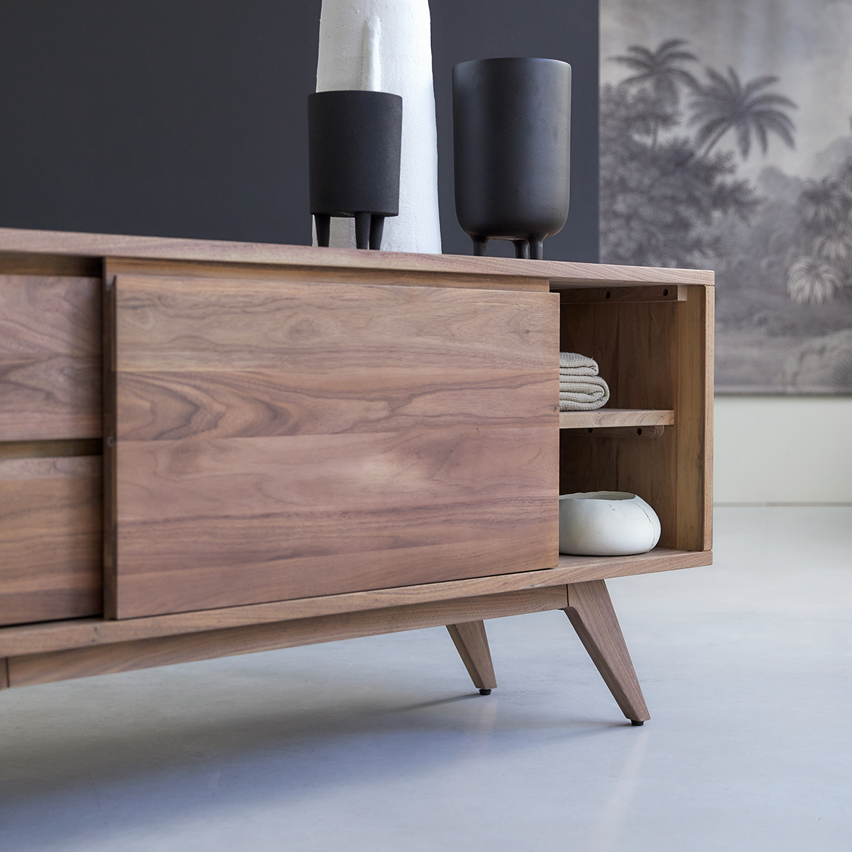 Esmée solid walnut TV Stand 130 cm Esmée solid walnut TV Stand 130 cm