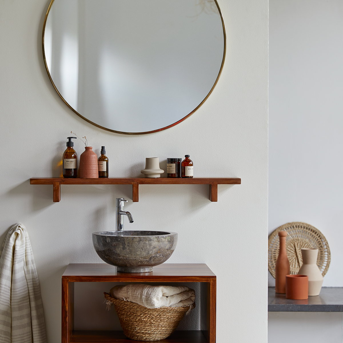 Estantería de pared horizontal para baño en palisandro macizo Bahya Estantería de pared horizontal para baño en palisandro macizo Bahya