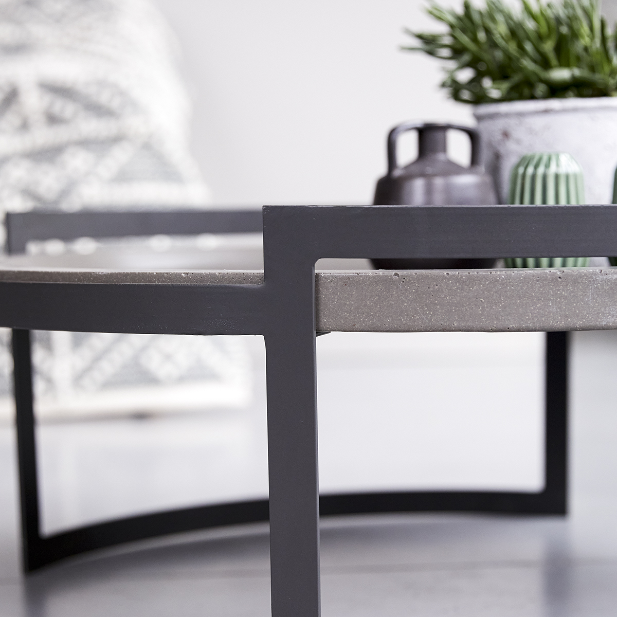 Etnisi 80 coffee table in metal and blue stone Etnisi 80 coffee table in metal and blue stone