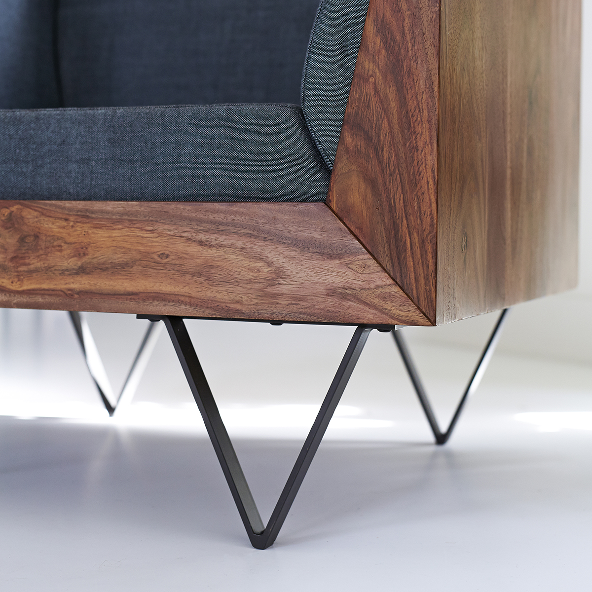 Fauteuil en palissandre massif Metric Fauteuil en palissandre massif Metric