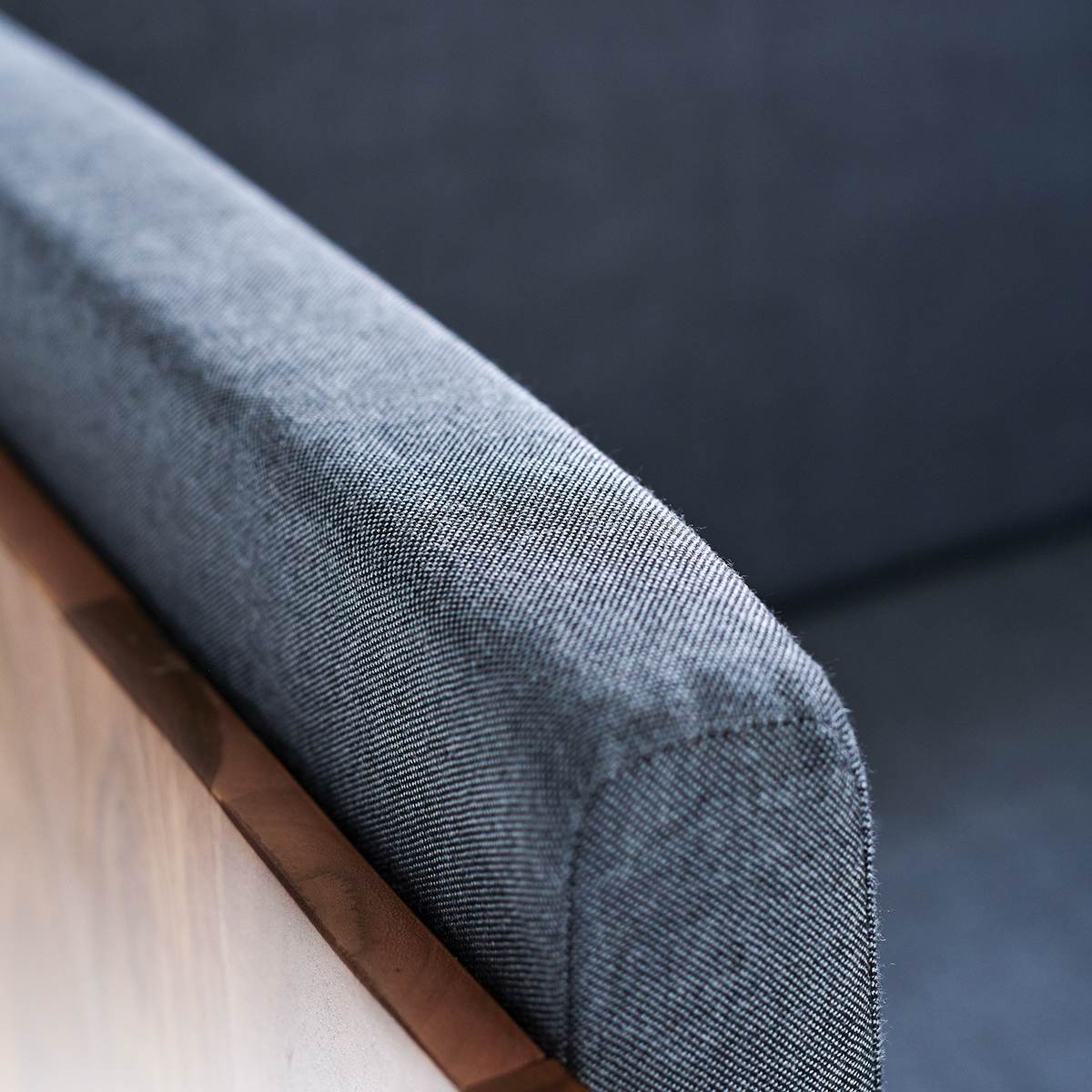 Fauteuil en palissandre massif Metric Fauteuil en palissandre massif Metric