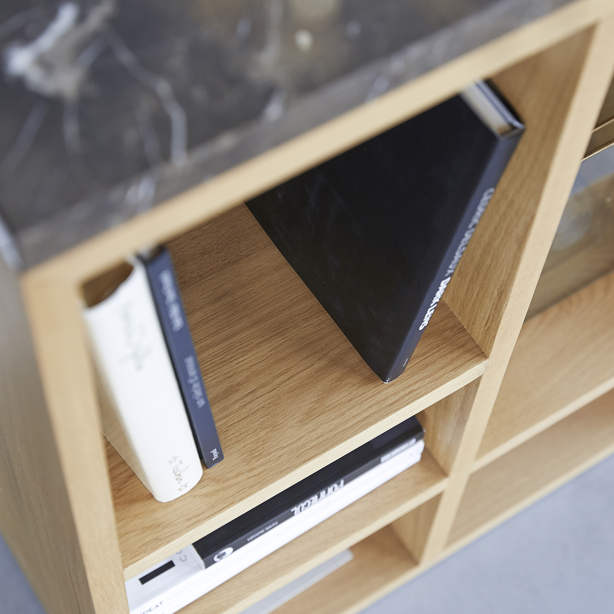 Highboard Eyota aus Eiche und Marmor 131 Highboard Eyota aus Eiche und Marmor 131