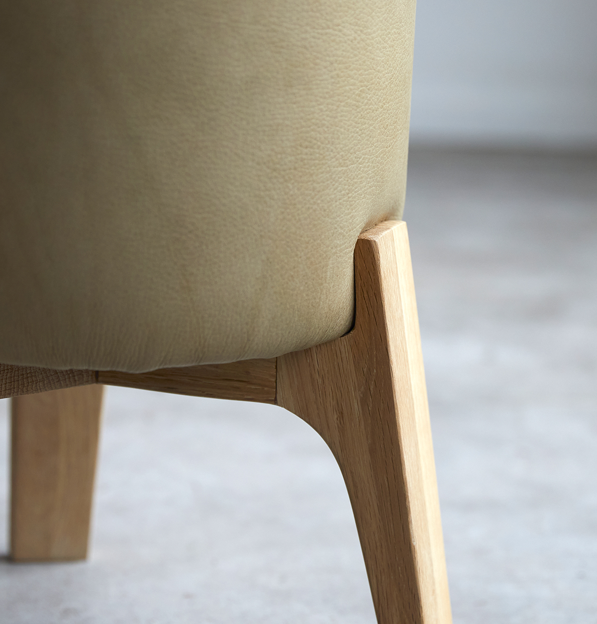 Hocker Drum L Cheyenne aus massivem Eichenholz Hocker Drum L Cheyenne aus massivem Eichenholz