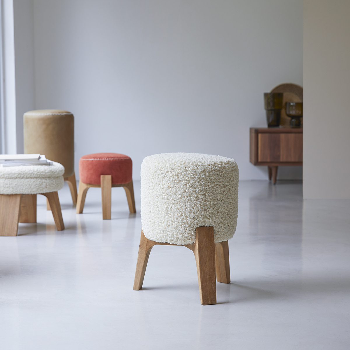 Hocker Drum M Himalaya aus massivem Eichenholz Hocker Drum M Himalaya aus massivem Eichenholz