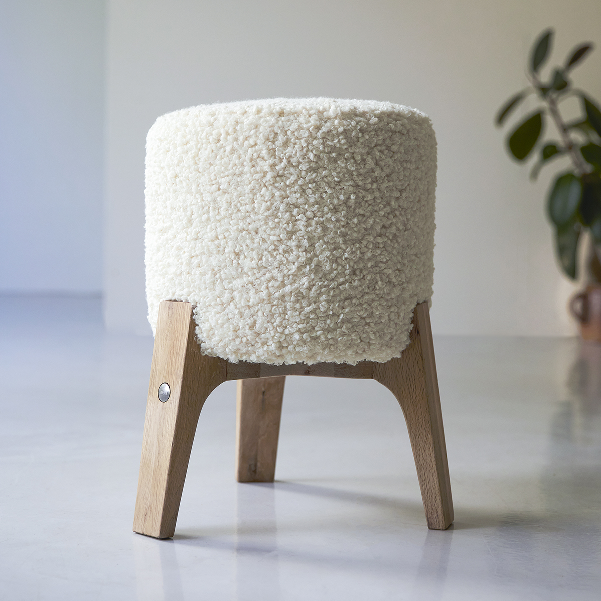 Hocker Drum M Himalaya aus massivem Eichenholz Hocker Drum M Himalaya aus massivem Eichenholz