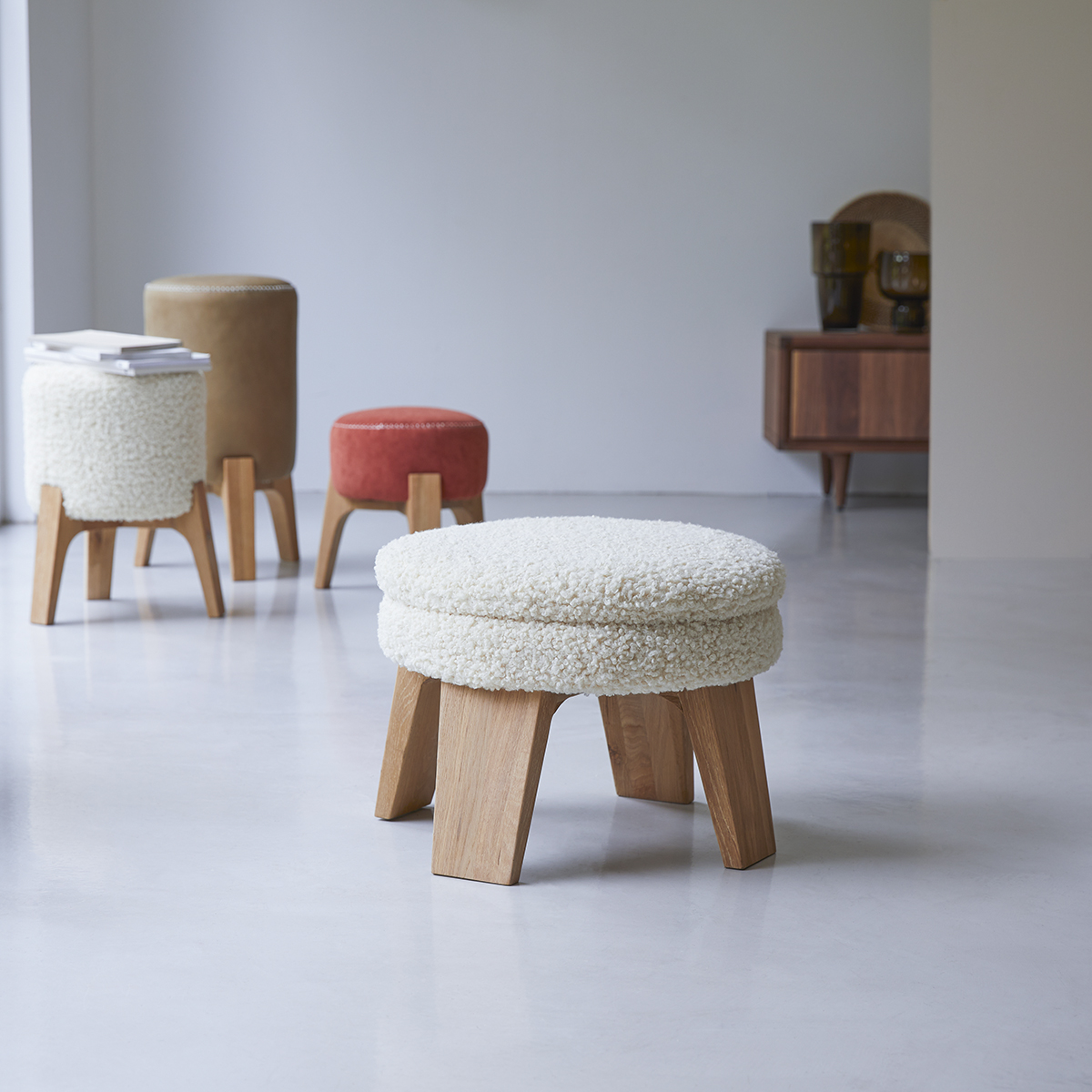 Hocker Mattak Himalaya aus massivem Eichenholz Hocker Mattak Himalaya aus massivem Eichenholz