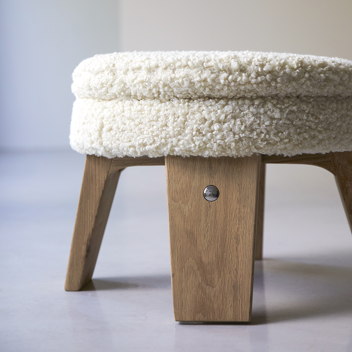 Hocker Mattak Himalaya aus massivem Eichenholz Hocker Mattak Himalaya aus massivem Eichenholz