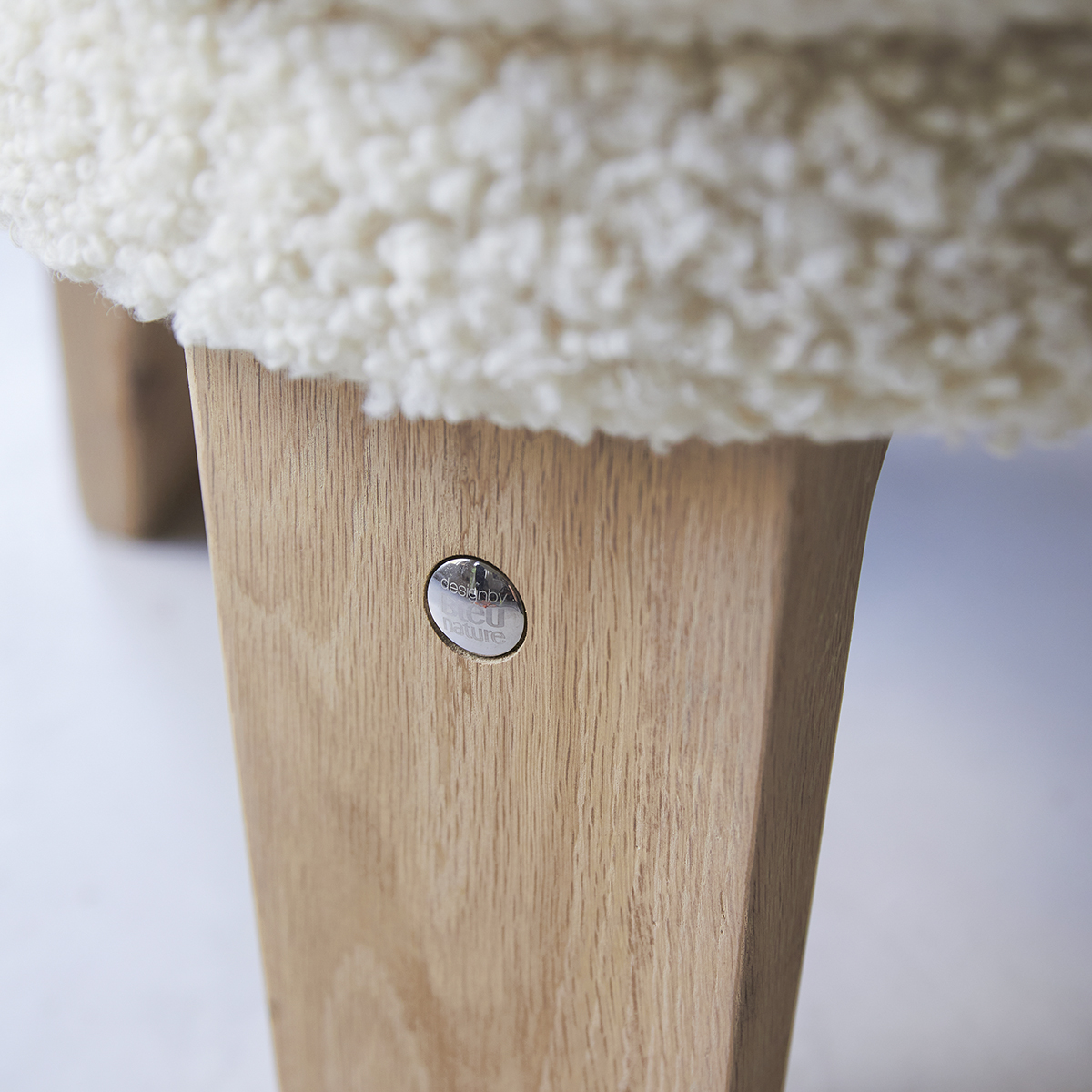 Hocker Mattak Himalaya aus massivem Eichenholz Hocker Mattak Himalaya aus massivem Eichenholz
