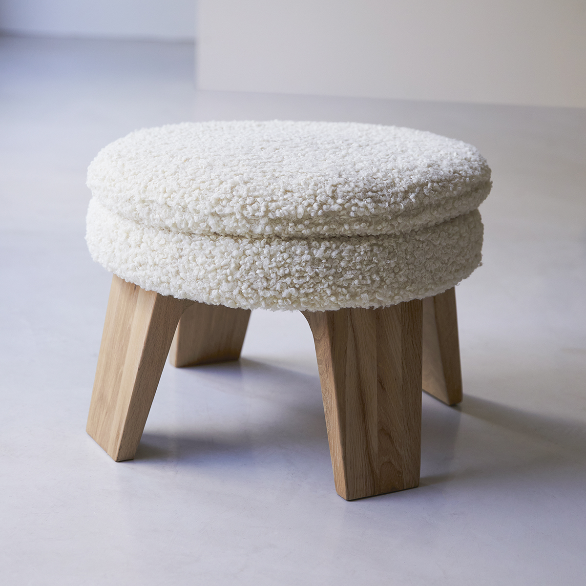 Hocker Mattak Himalaya aus massivem Eichenholz Hocker Mattak Himalaya aus massivem Eichenholz