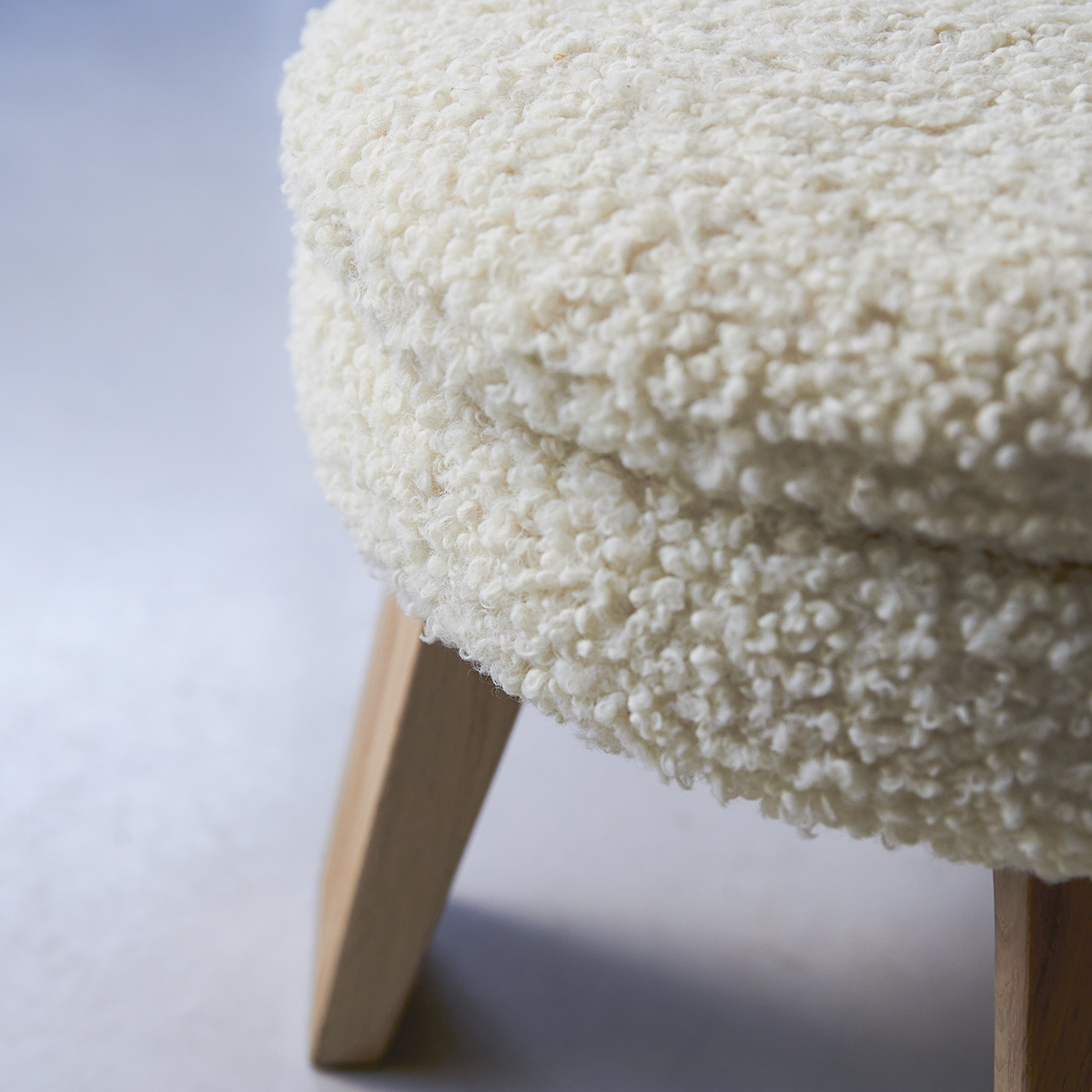 Hocker Mattak Himalaya aus massivem Eichenholz Hocker Mattak Himalaya aus massivem Eichenholz
